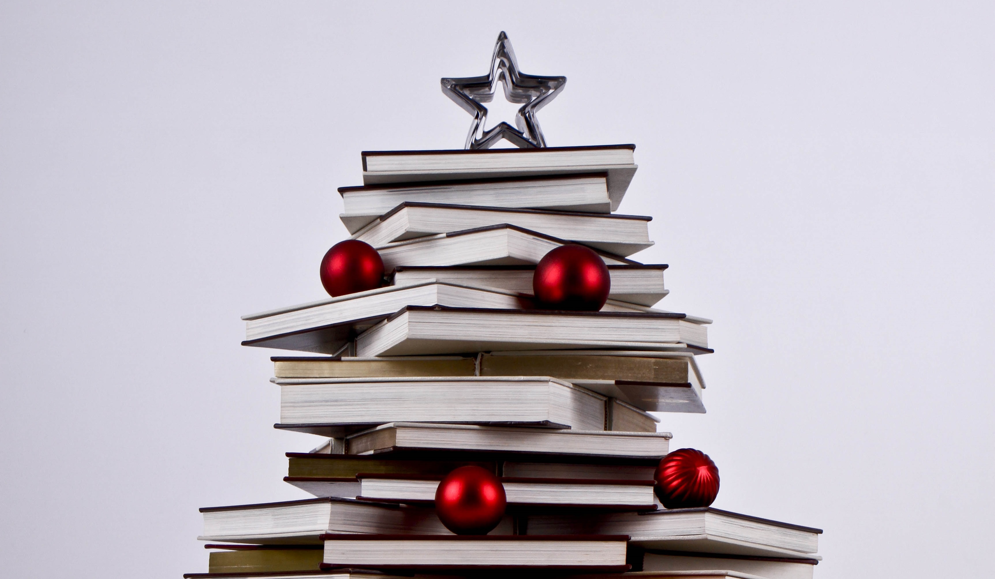 rboles de navidad con libros feature